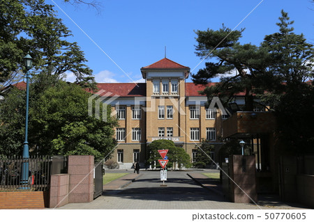 The main gate of Tsuda College 50770605