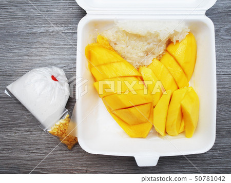 Mango sticky rice 50781042
