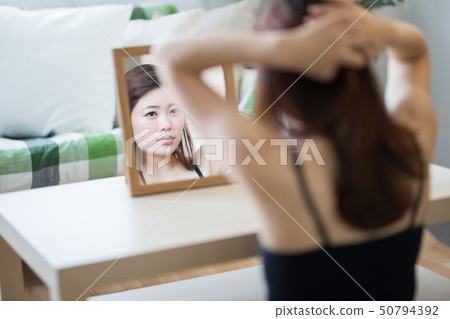 照鏡子的女人 照鏡子的女人 50794392