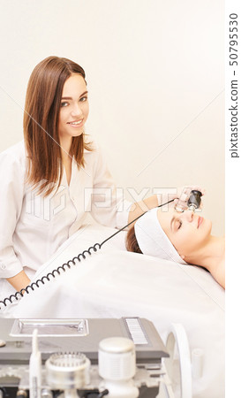 Non injection mesotherapy. Doctor and patient in 50795530