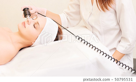 Non injection mesotherapy. Doctor and patient in 50795531