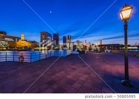 Elephant nose park and night view of Yokohama Minato Mirai Elephant nose park and night view of Yokohama Minato Mirai 50805095