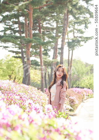 Seoul Yeouido downtown park spring flowers brown hair female model Seoul Yeouido downtown park spring flowers brown hair female model 50809664