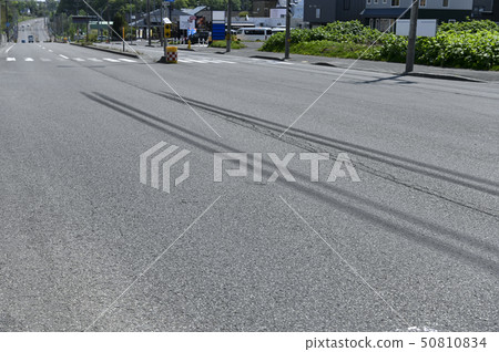 Traffic accident image (brake mark) Traffic accident image (brake mark) 50810834