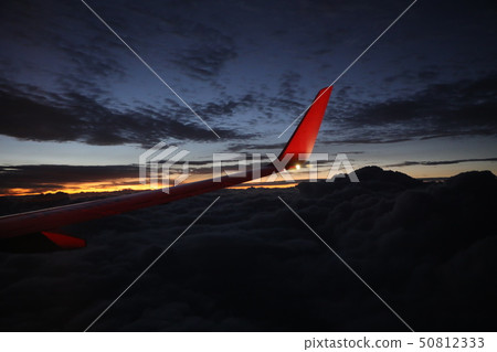 在雲彩的日落 在雲彩的日落 50812333