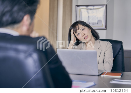遇到嚴肅的商業場景 遇到嚴肅的商業場景 50812564