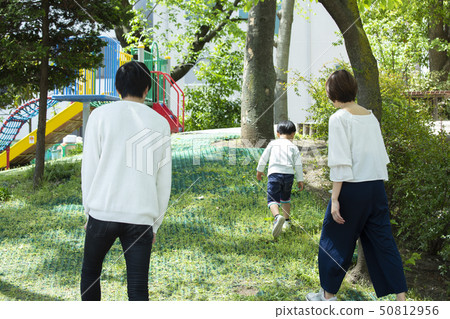 公園家庭 50812956