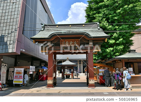 Tokyo cityscape in Japan Takaiwa-ji Temple in Sugamo Jizodori Shopping District (Togenuki Jizoen) Tokyo cityscape in Japan Takaiwa-ji Temple in Sugamo Jizodori Shopping District (Togenuki Jizoen) 50816965
