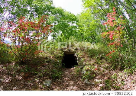 Shinshu Azumino Matsukawa Village Grandfather of the Tsuji mound (Zi Gazuka) A stone circle in the late Kofun period with a stone chamber Shinshu Azumino Matsukawa Village Grandfather of the Tsuji mound (Zi Gazuka) A stone circle in the late Kofun period with a stone chamber 50822102