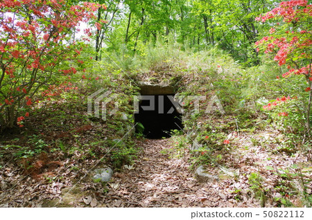 Shinshu Azumino Matsukawa村Tsuji土墩的祖父（Zi Gazuka）在古墳晚期的一個石圈，有一個石室 50822112
