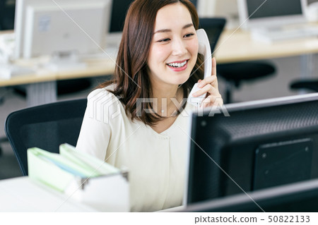 Woman phone OL clerk business 50822133