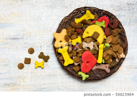 Dog food in a bowl 50823984