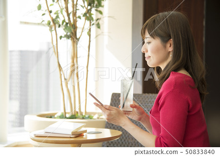 Cafe mobile phone woman 50833840