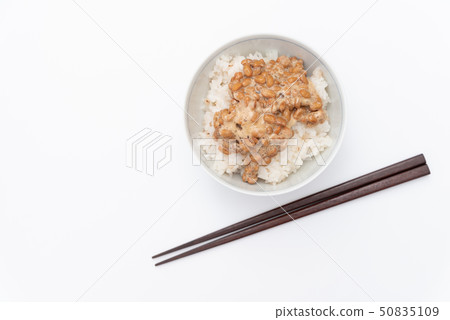 Natto rice stuffed with barley 50835109