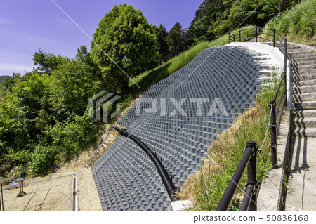 在岡山縣岡山市奧羅山老墓的擋土牆建築 50836168