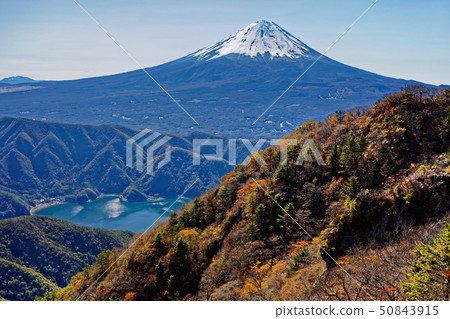 從Misaka山區和Onigatake看到的富士山和秋葉 50843915
