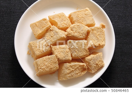 Warabi rice cake / kina powder 50846465