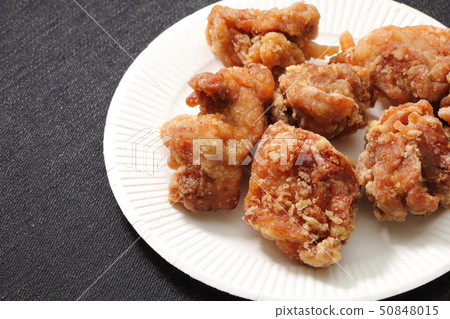Deep-fried chicken served on a paper plate. Deep-fried chicken served on a paper plate. 50848015