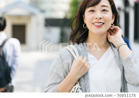 Woman housewife shopping lifestyle Woman housewife shopping lifestyle 50851178