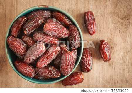 close up picture of dates palm fruit in cup  50853021