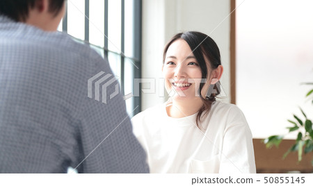 Image of a boyfriend and her eating a meal Image of a boyfriend and her eating a meal 50855145