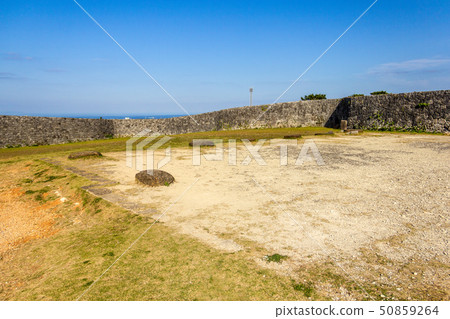 Ichino Gu Zakimi Castle沖繩的建築痕蹟的基石 Ichino Gu Zakimi Castle沖繩的建築痕蹟的基石 50859264