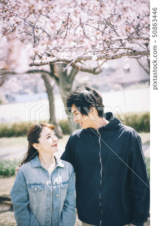 Cherry blossom spring couple couple 50863446
