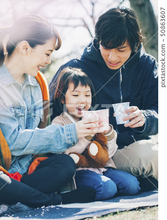 Cherry blossom spring parent and child Cherry blossom spring parent and child 50863607