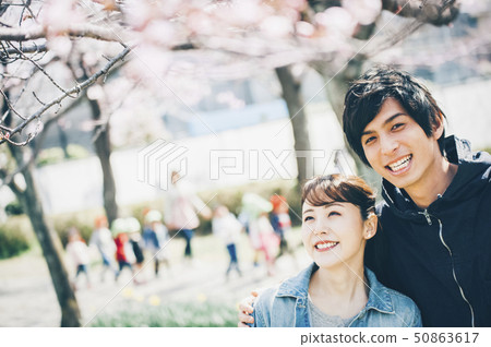 Cherry blossom spring couple couple 50863617