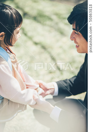 Cherry blossom spring parent and child new life 50863818