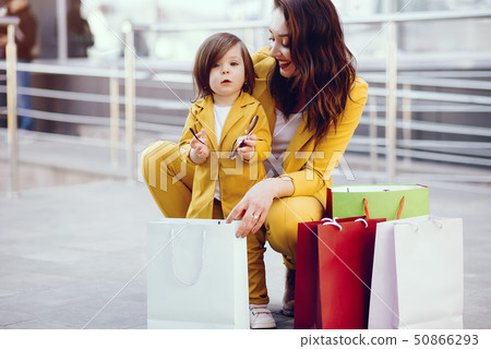 Mother and daughter with shopping bag in a city Mother and daughter with shopping bag in a city 50866293