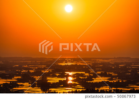 "Toyama Prefecture" A superb view of Toyama, a sunset view reflected in a vast paddy field "Toyama Prefecture" A superb view of Toyama, a sunset view reflected in a vast paddy field 50867973