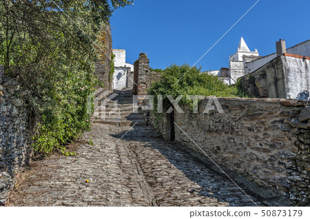 Monsaraz. Pavement and walls of wild stone. 50873179