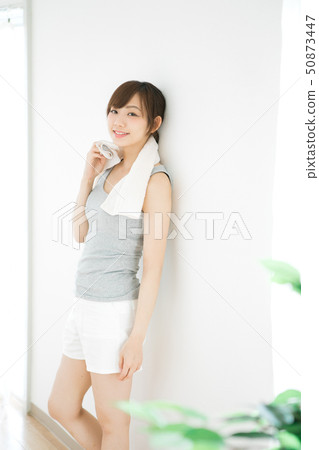 Woman who sweats Woman who sweats 50873447