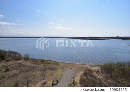 在春天拍攝北海道To小牧湖的景觀 在春天拍攝北海道To小牧湖的景觀 50903235