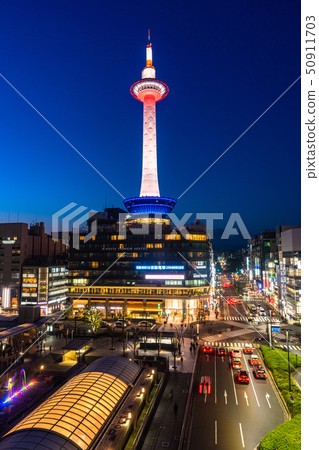 <Kyoto Prefecture> Night view of Kyoto Tower, in front of Kyoto Station <Kyoto Prefecture> Night view of Kyoto Tower, in front of Kyoto Station 50911703