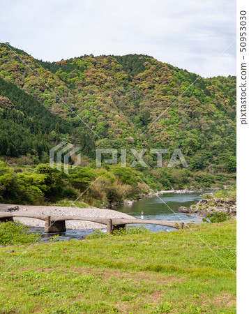 The Shimanto River's Kamioka Submersible Bridge and the Hidden Landscape of the Flowing Water The Shimanto River's Kamioka Submersible Bridge and the Hidden Landscape of the Flowing Water 50953030