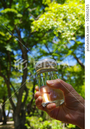 敬酒一杯 50960265