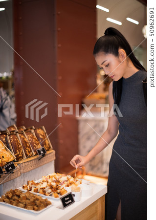 Many Good Looking design and colorful Bakery Cake 50962691