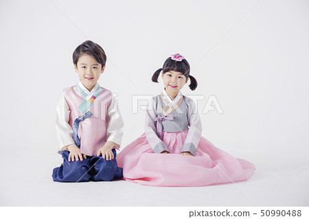 Children dress up in rainbow-colored Hanbok 021 50990488