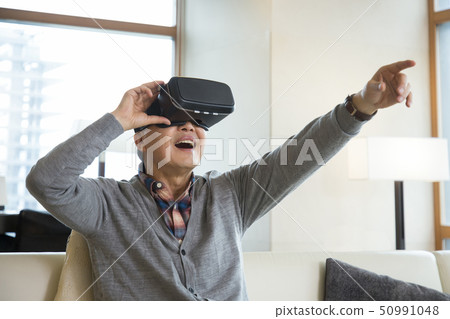 Portrait of senior couple 227 50991048