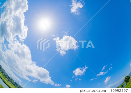 初夏藍天全天相鏡頭 50992397