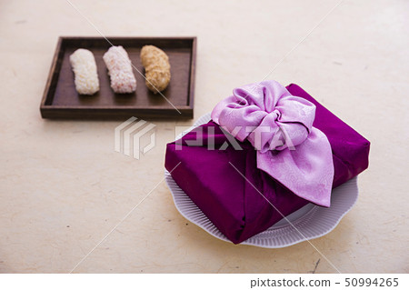 Korean traditional wrapping cloth, refreshments and greeting card 107 Korean traditional wrapping cloth, refreshments and greeting card 107 50994265