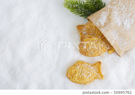 Korean people enjoy to eat various snack in winter time. Popular winter snack foods is hoppang, fish cake and so on. 230 Korean people enjoy to eat various snack in winter time. Popular winter snack foods is hoppang, fish cake and so on. 230 50995762