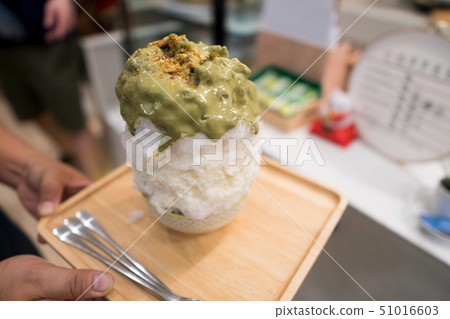 Tall High Green Tea Bingsu ice with sweet juice 51016603