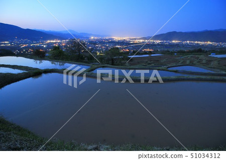 The night view of the three largest car windows in Japan 51034312