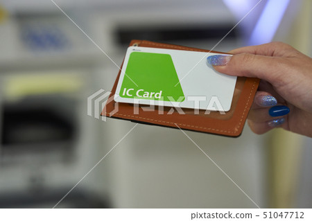 站火車女子檢票口攝影合作“京王電鐵有限公司” 51047712