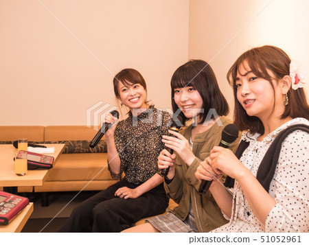 Karaoke women Karaoke women 51052961