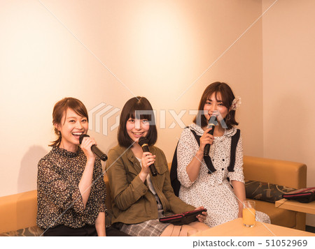 Karaoke women 51052969