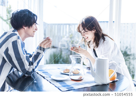 Couple lifestyle tea time 51054555